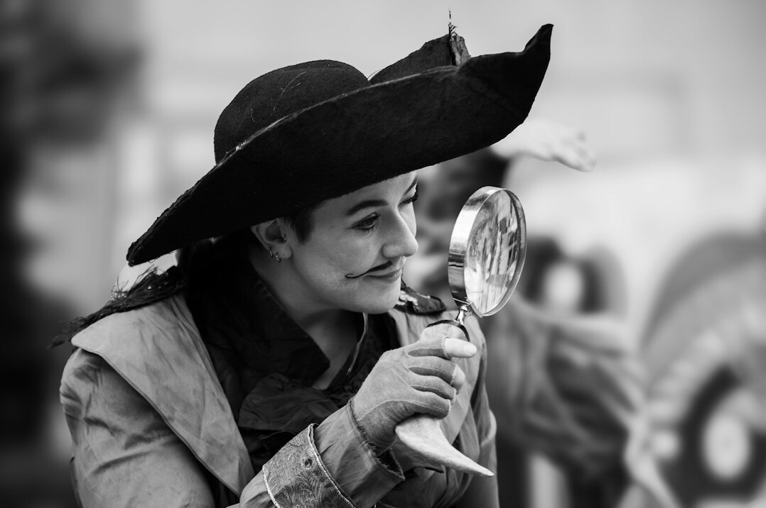 Retrato de mujer investigadora histórica